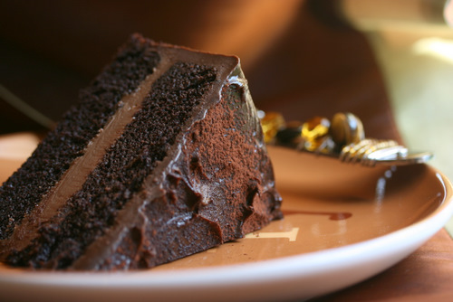 pratik yaş pasta tarifi , çikolatalı yaşpasta , pasta tarifi